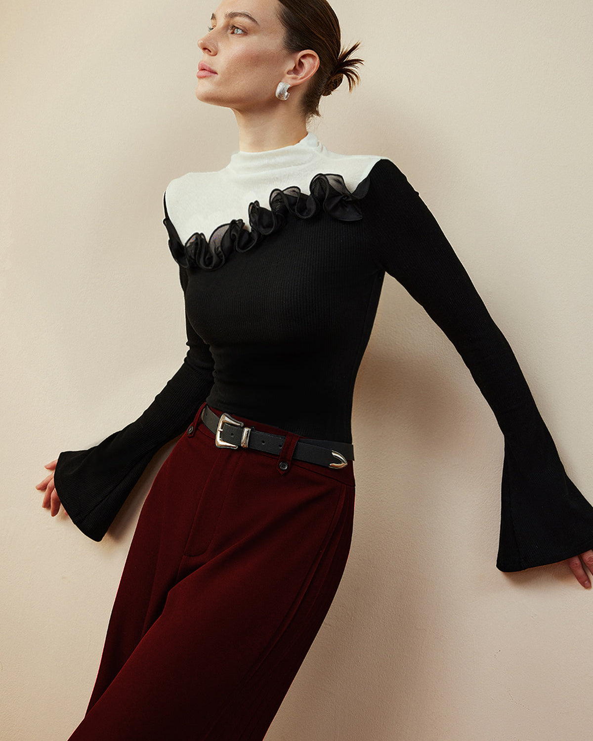 Romantik Dik Yaka Fırfırlı Bluz