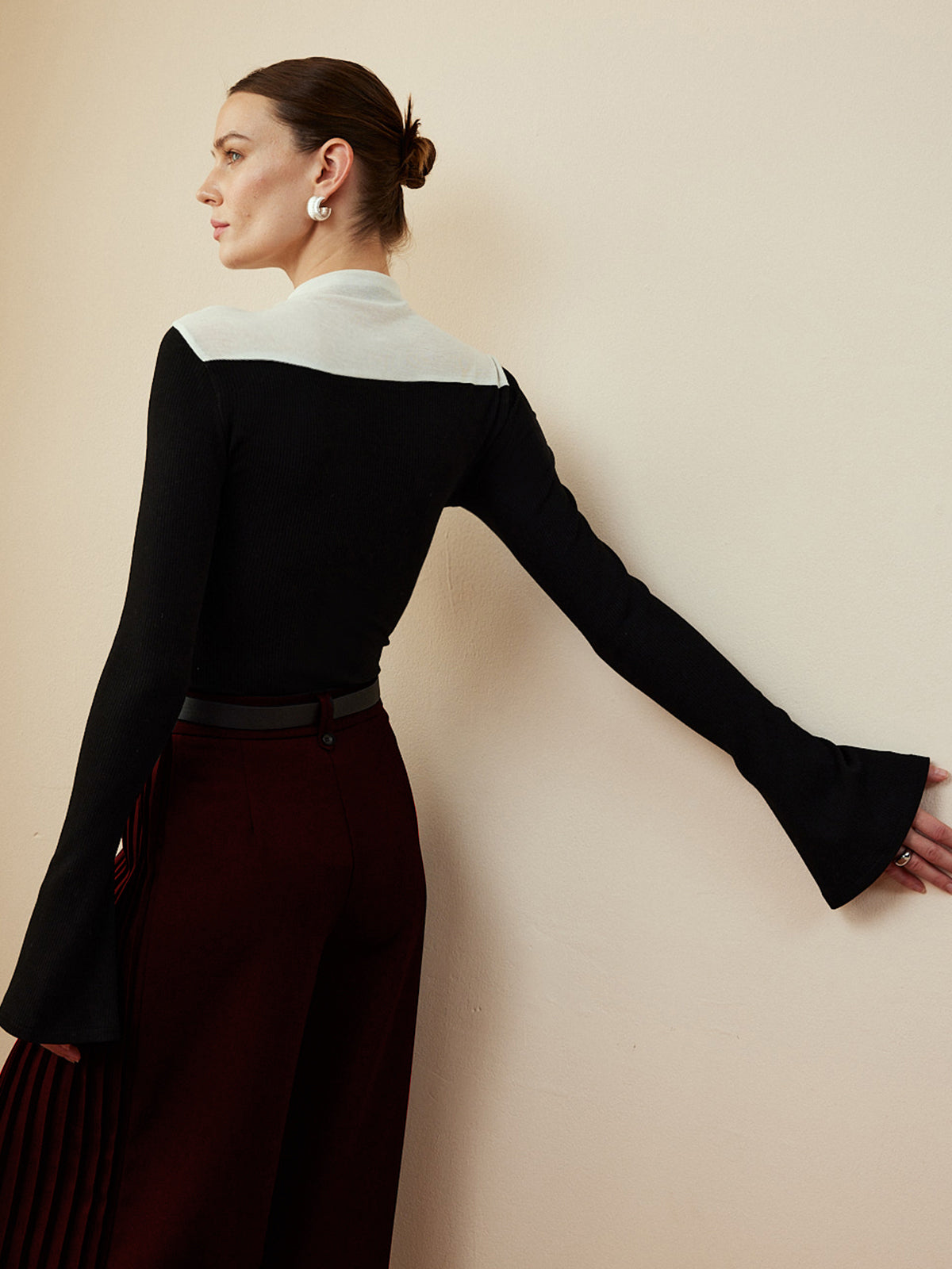 Romantik Dik Yaka Fırfırlı Bluz