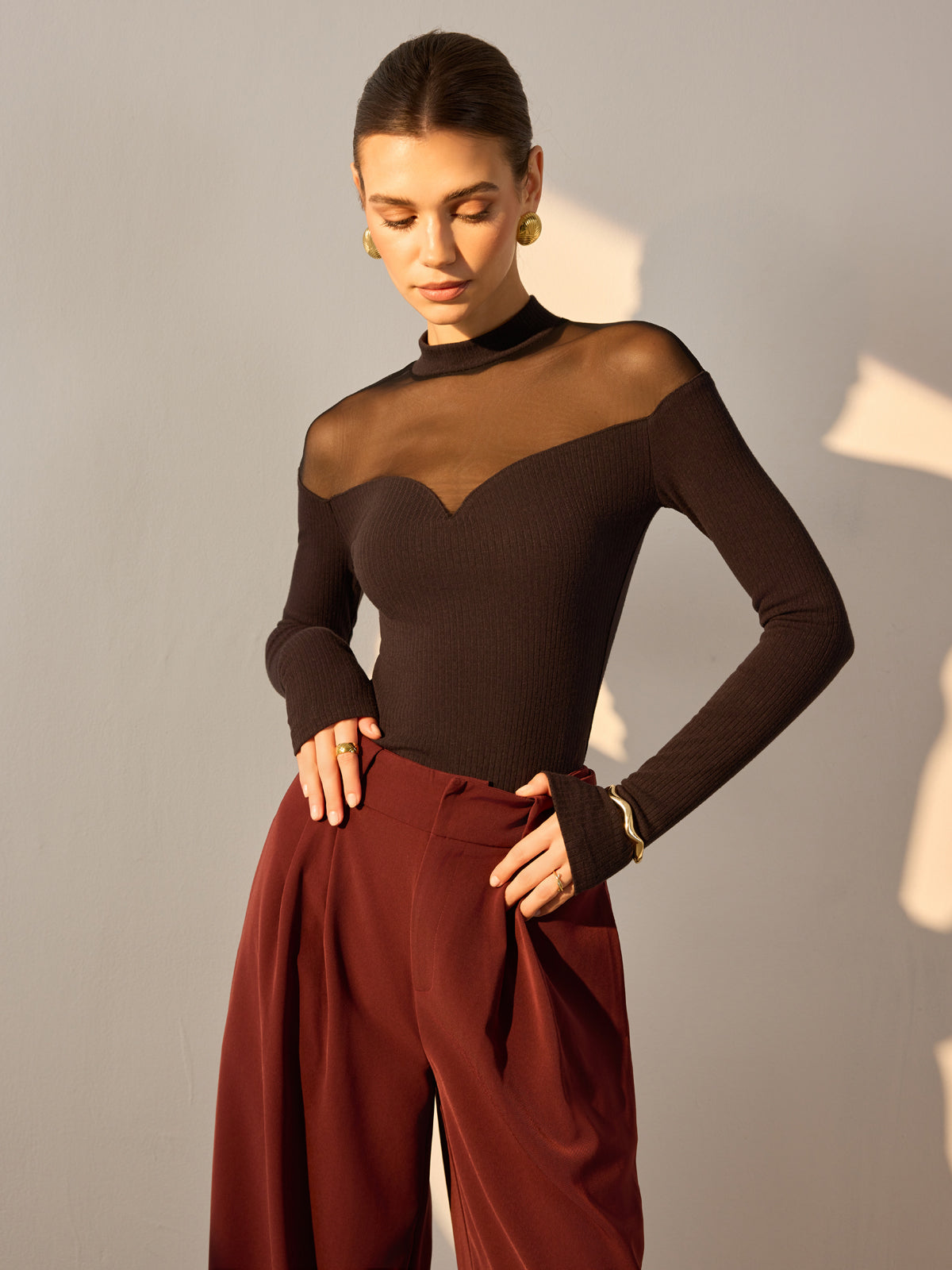 Şeffaf Tül Detaylı Kalp Yaka Slim Fit Üst