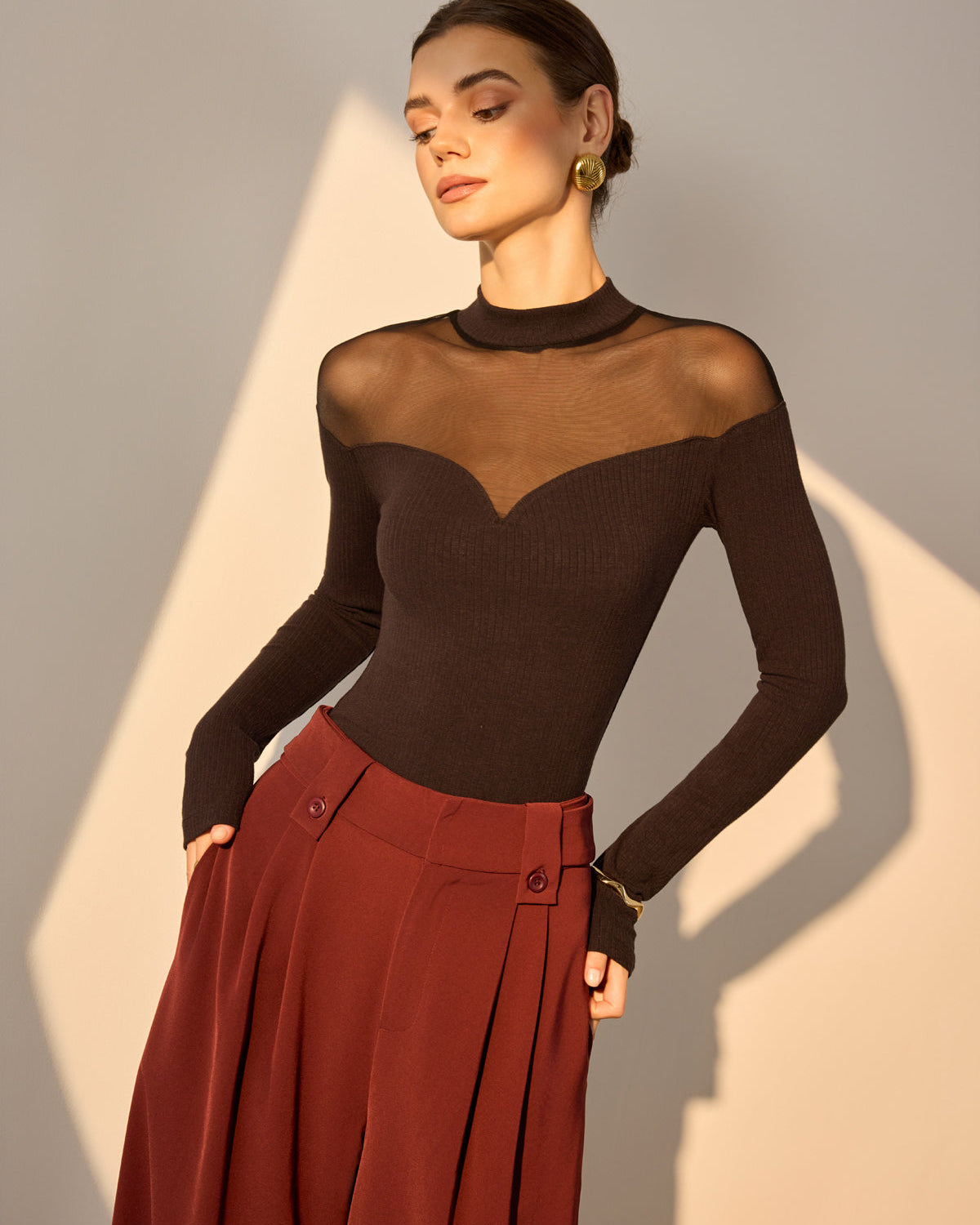 Şeffaf Tül Detaylı Kalp Yaka Slim Fit Üst