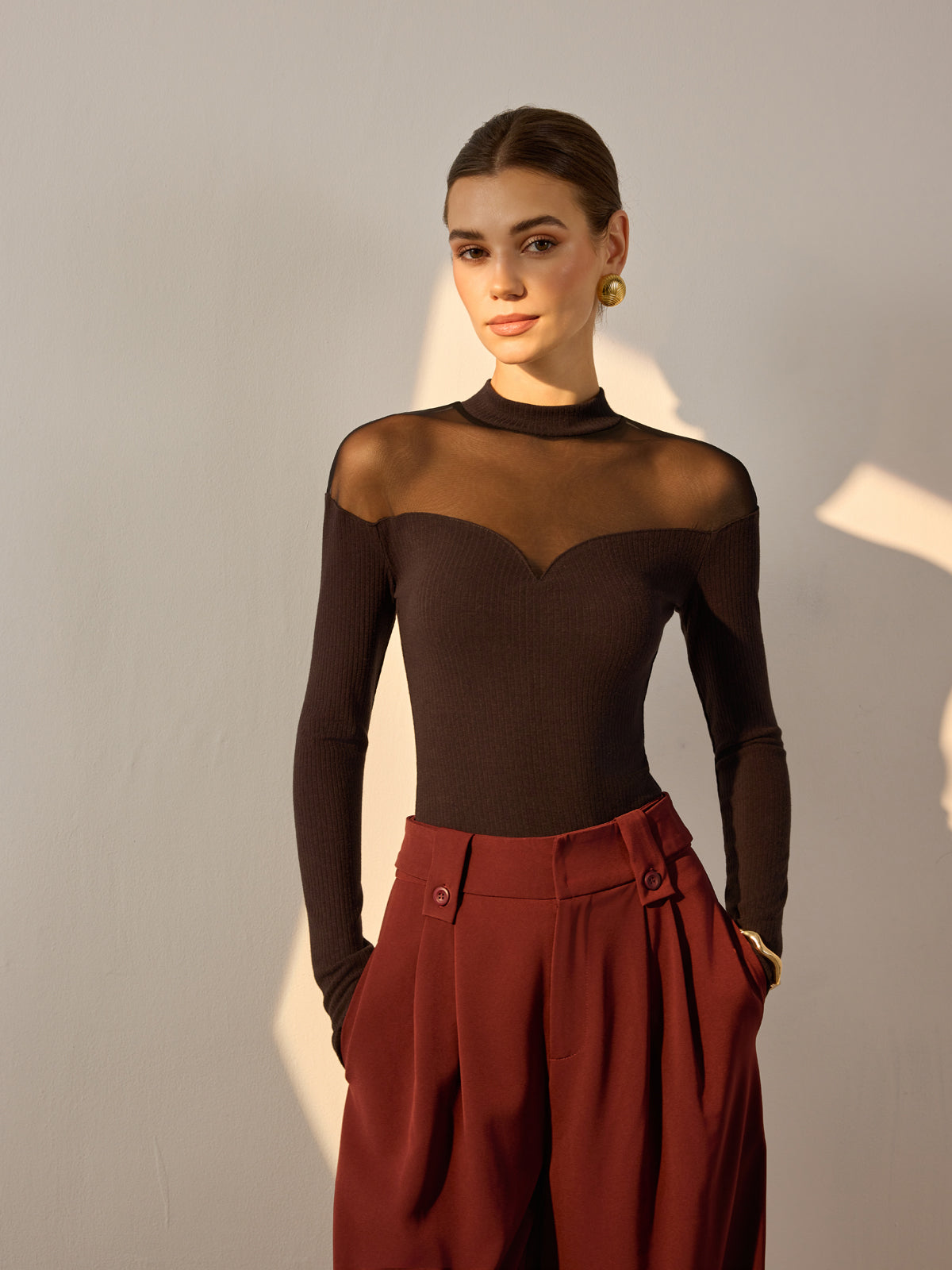 Şeffaf Tül Detaylı Kalp Yaka Slim Fit Üst