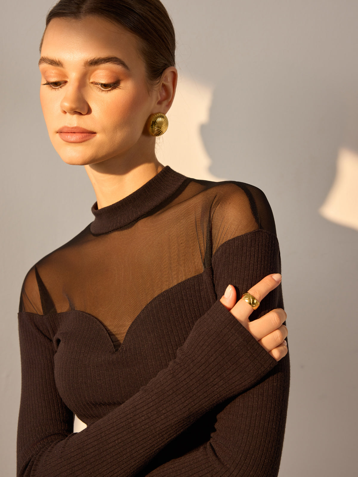 Şeffaf Tül Detaylı Kalp Yaka Slim Fit Üst