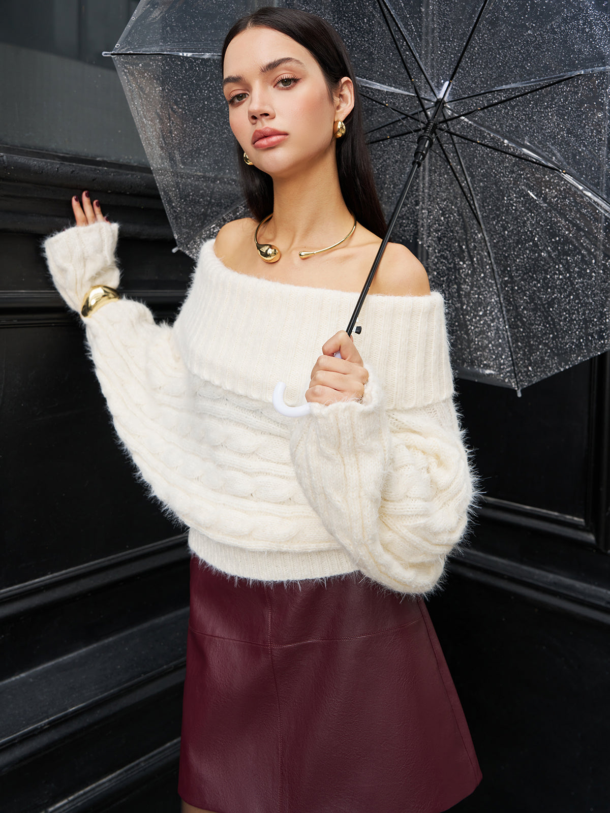 Romantik Omuz Açık Burgu Detaylı Kazak