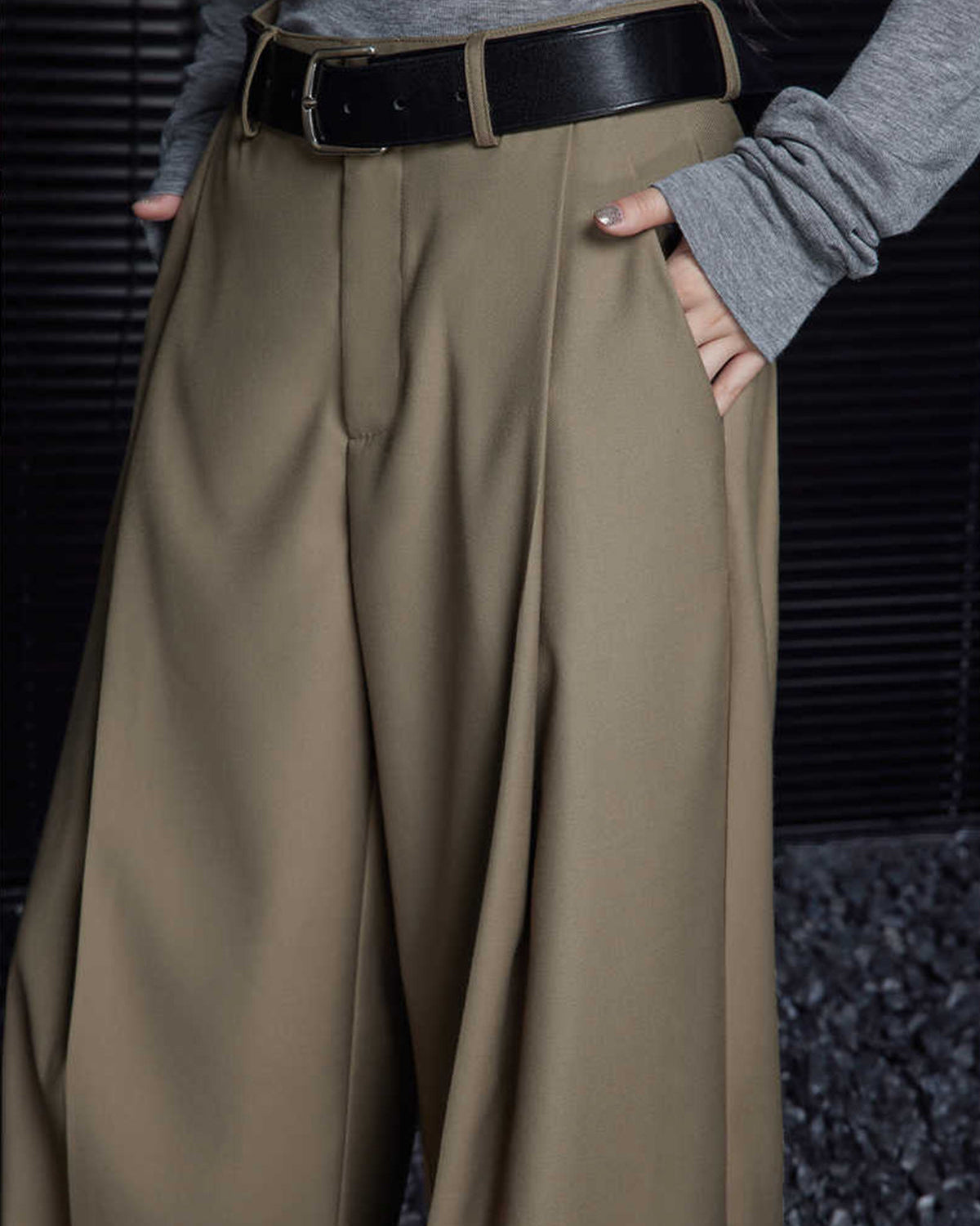 Kemer Detaysız Pileli Drapeli Pantolon