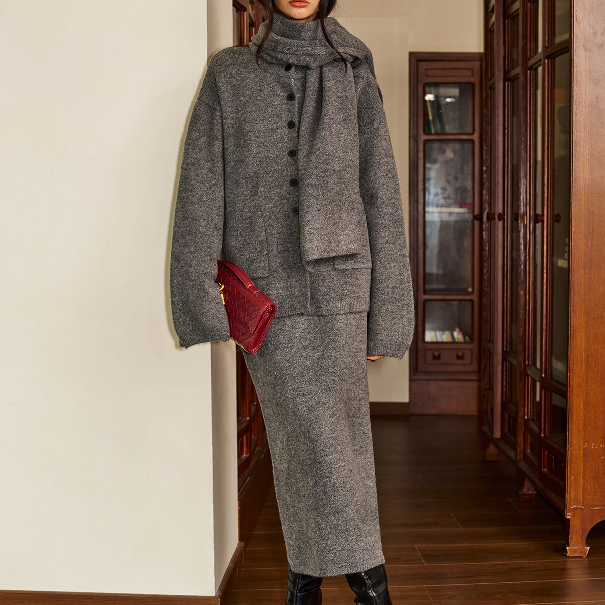 Düz Düğmeli Triko Etek Takımı