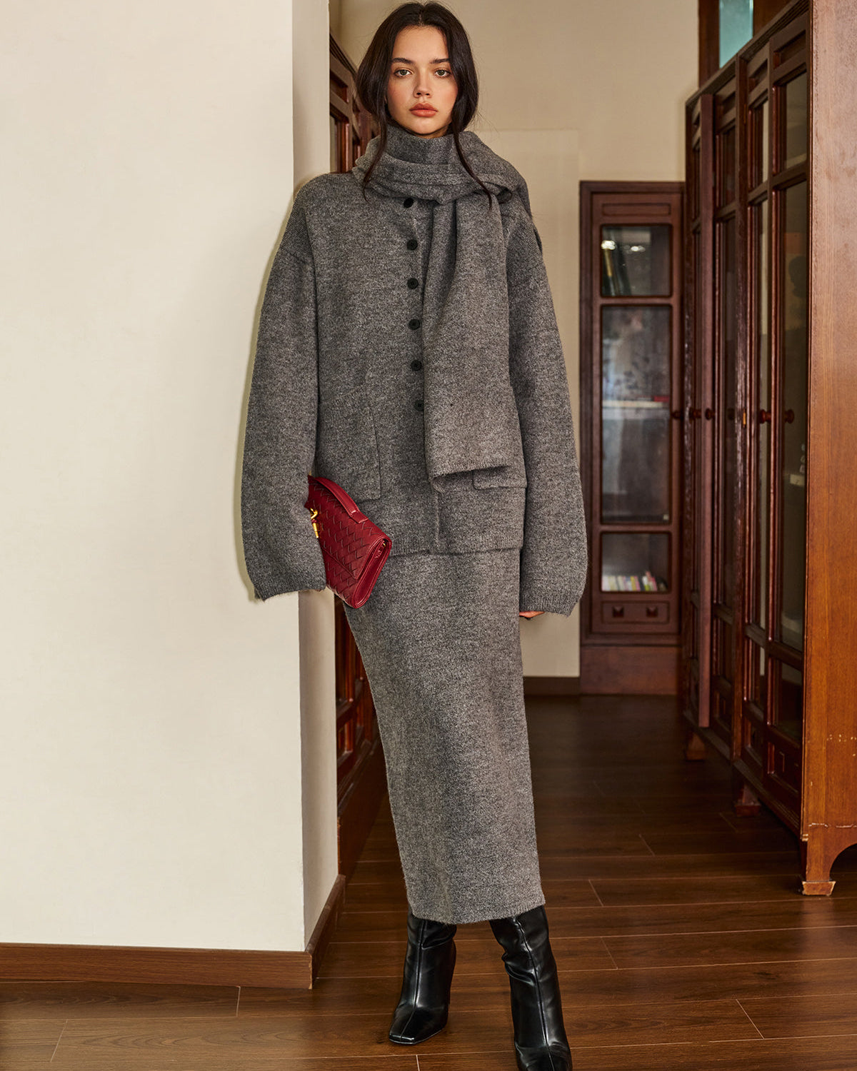 Düz Düğmeli Triko Etek Takımı