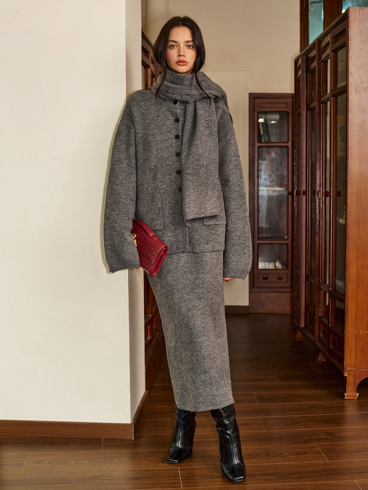 Düz Düğmeli Triko Etek Takımı