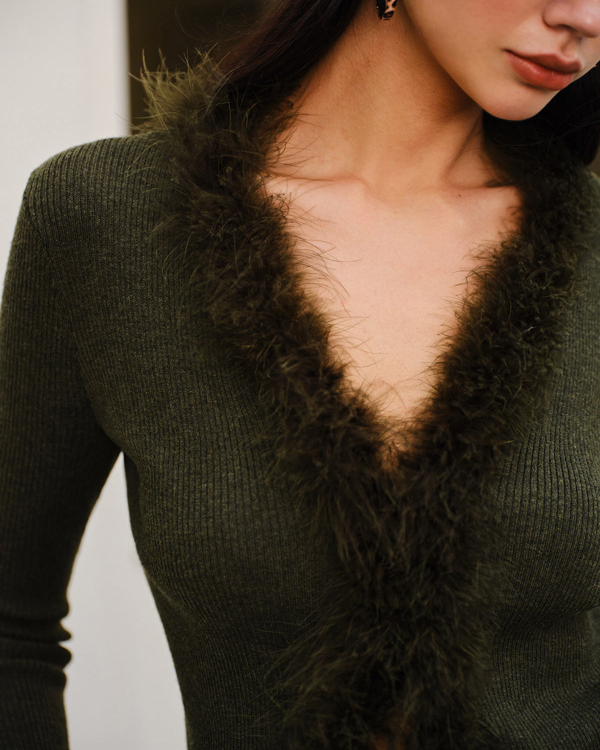 Tüy Detaylı Yün Karışımlı Dar Kesim Kazak