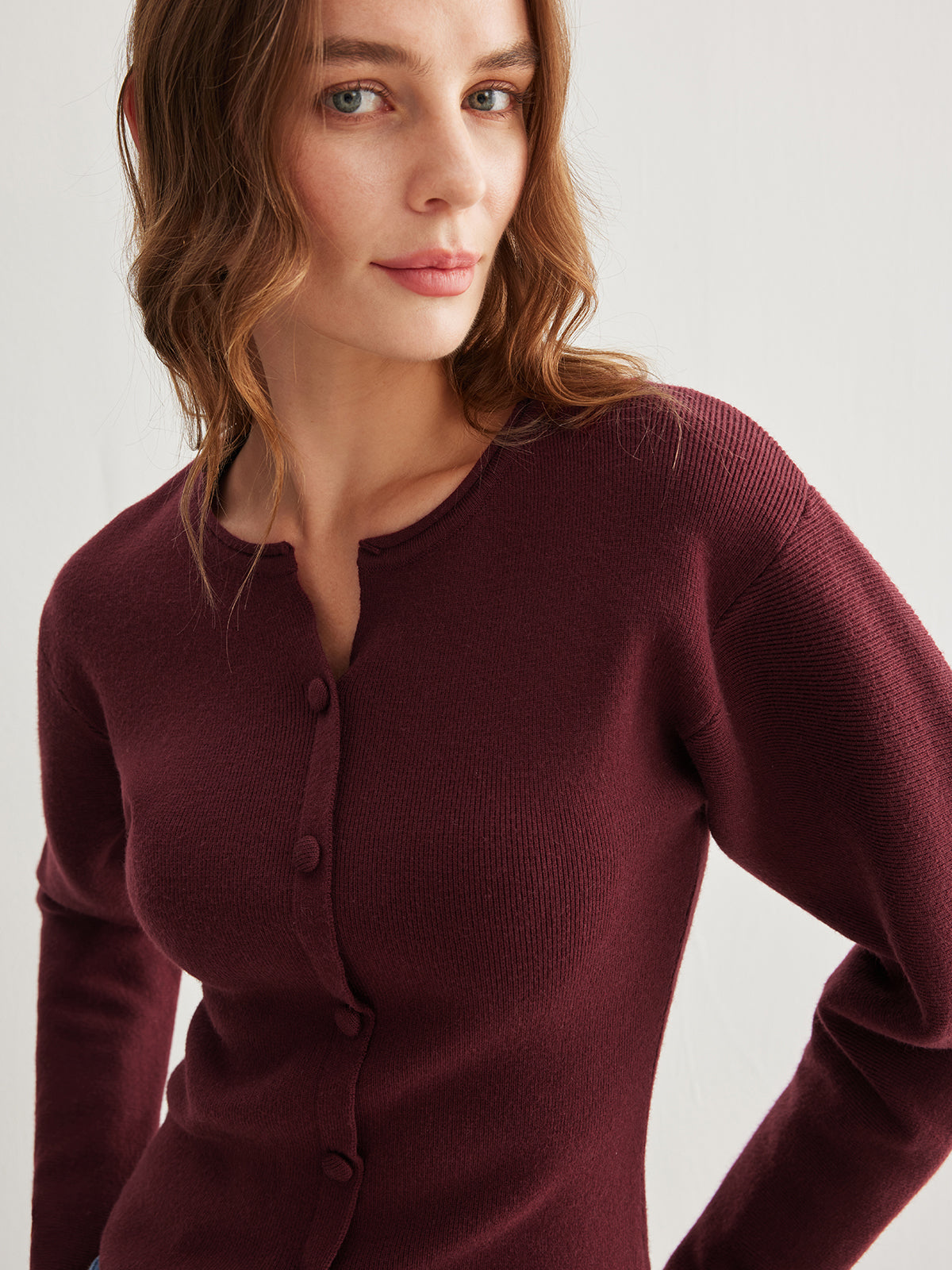 Ribanalı Düğme Detaylı Yırtmaçlı Kazak