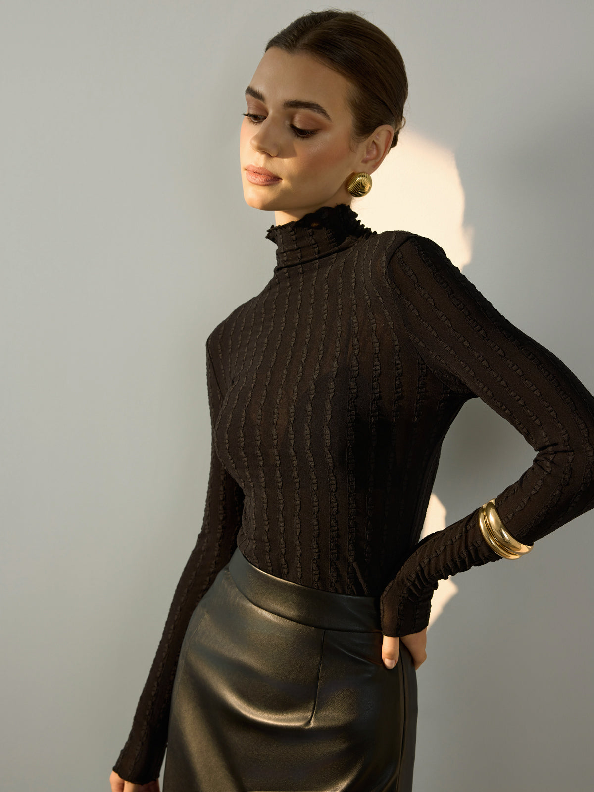 Yarım Balıkçı Yaka Yarı Şeffaf Dar Tişört