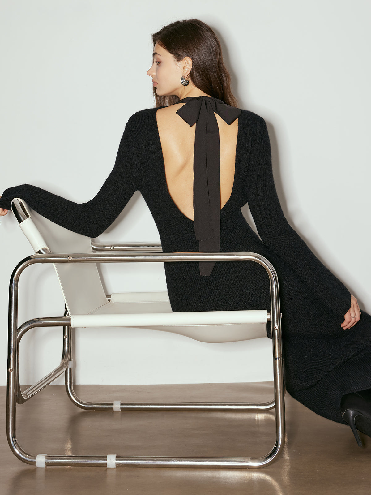 Bağlamalı Yaka Sırt Dekolteli Uzun Elbise