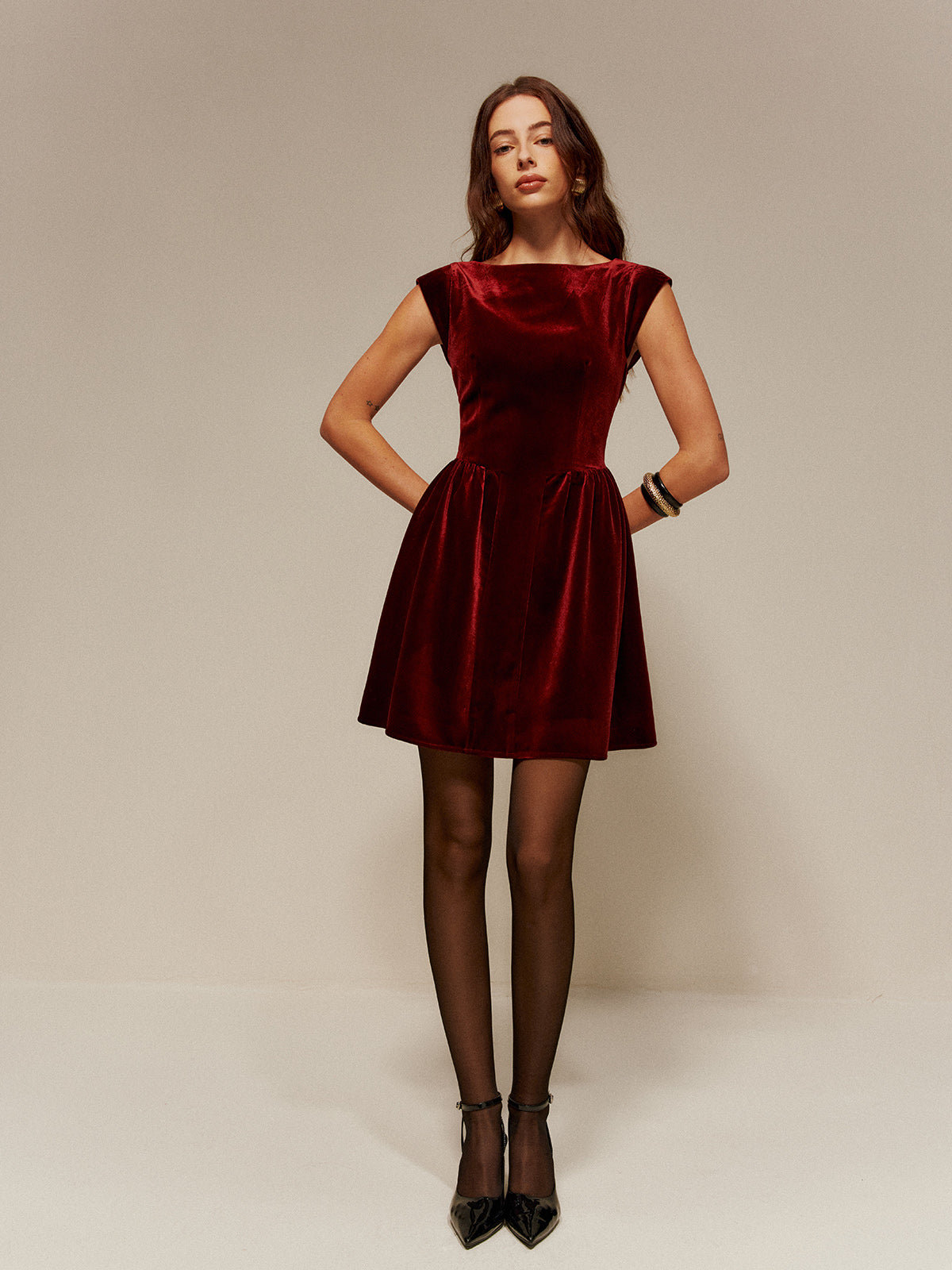 Kadife Pileli Askılı Kısa Elbise