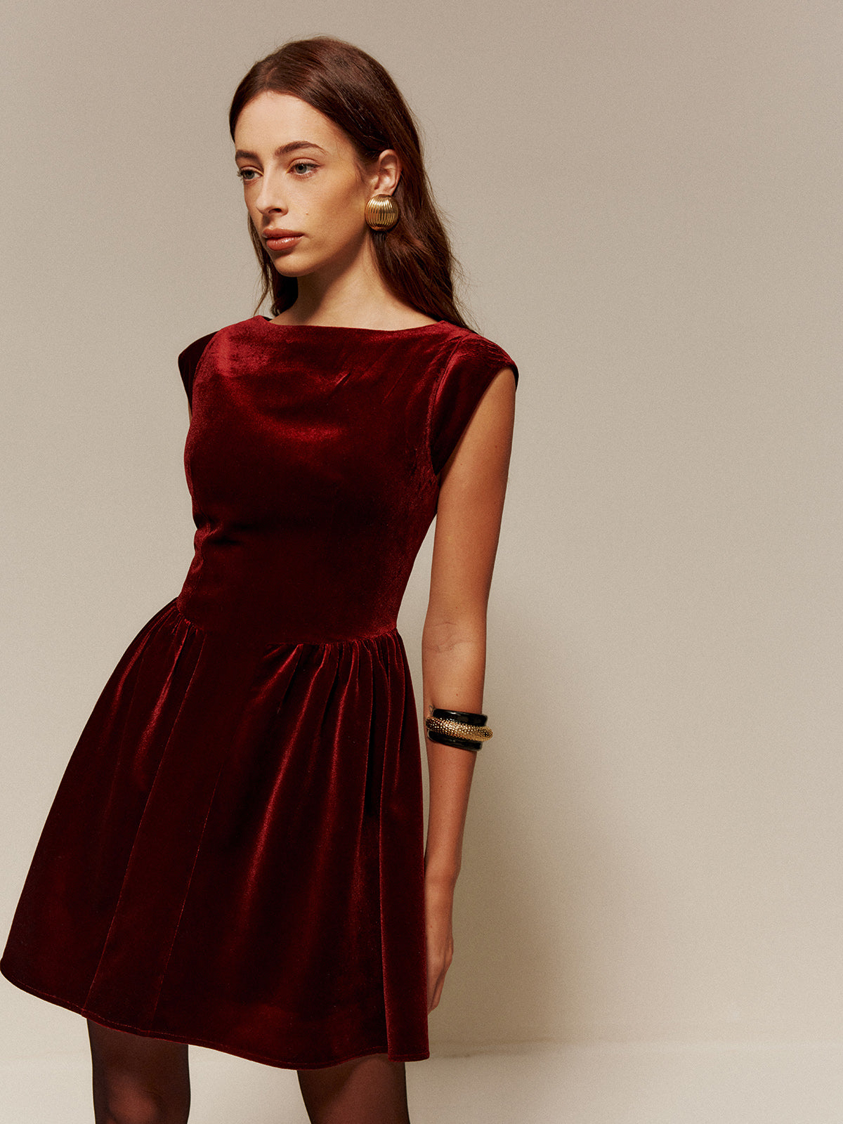 Kadife Pileli Askılı Kısa Elbise