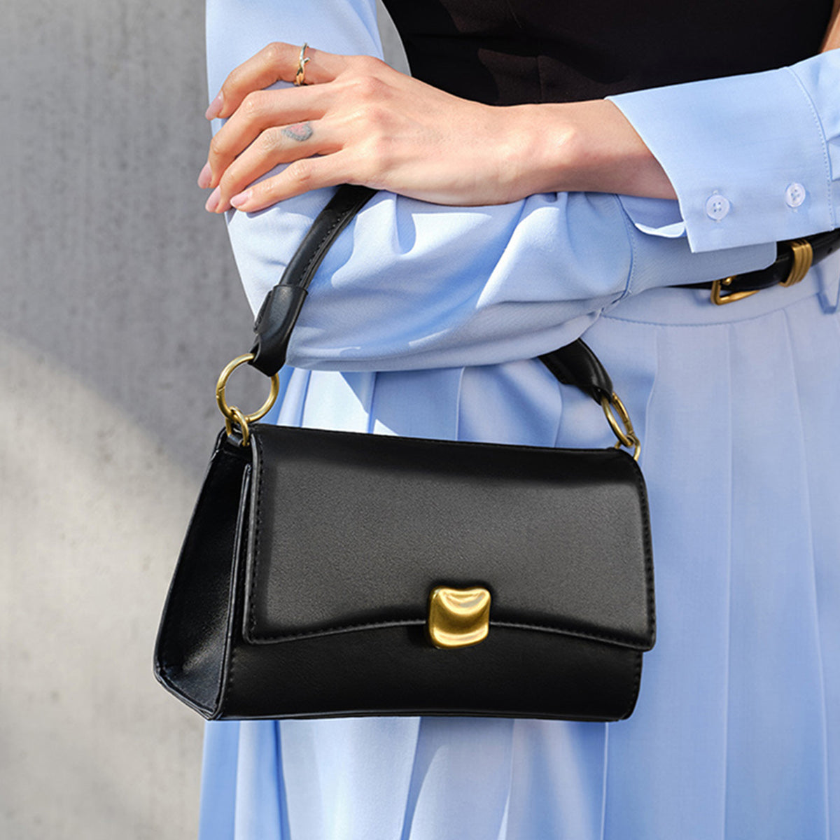 Kapaklı Baguette Koltuk Altı Çantası