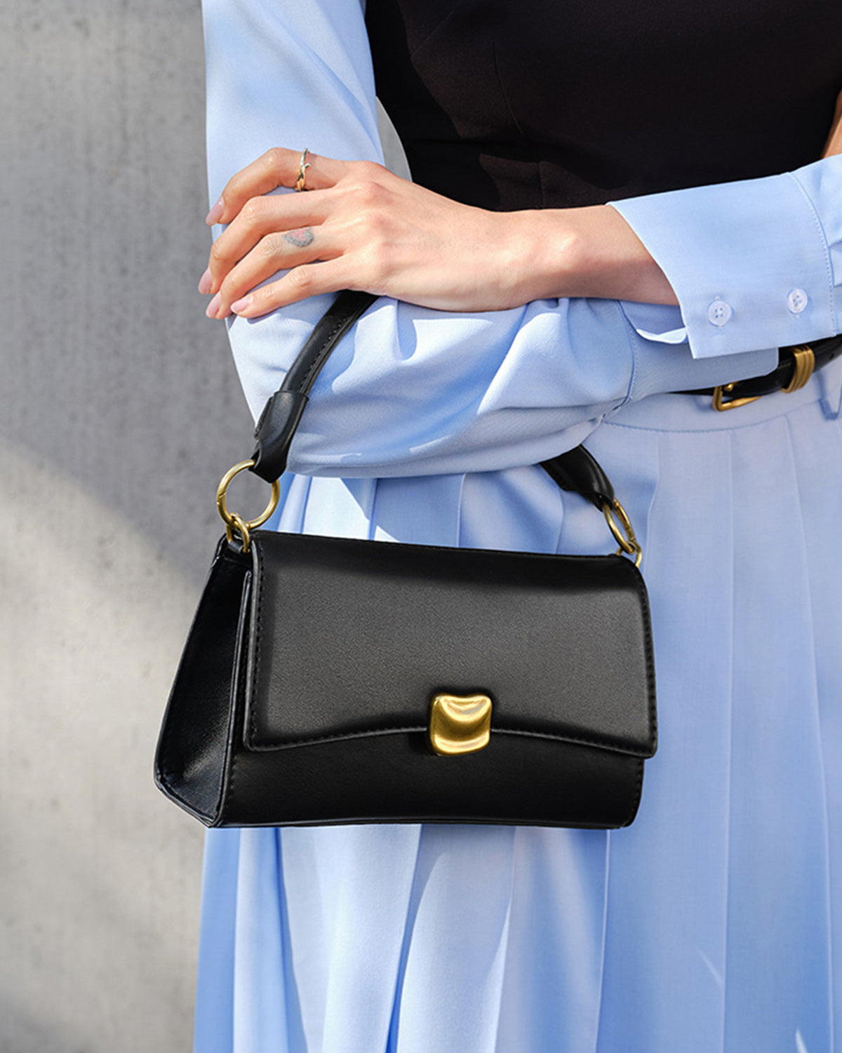 Kapaklı Baguette Koltuk Altı Çantası