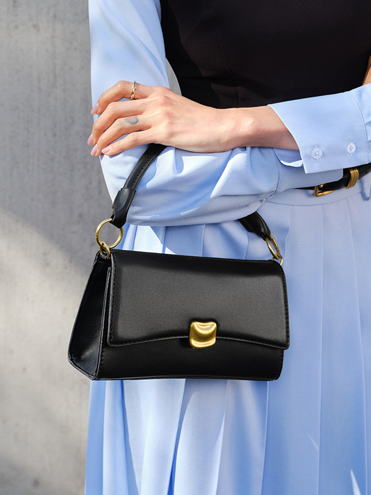 Kapaklı Baguette Koltuk Altı Çantası