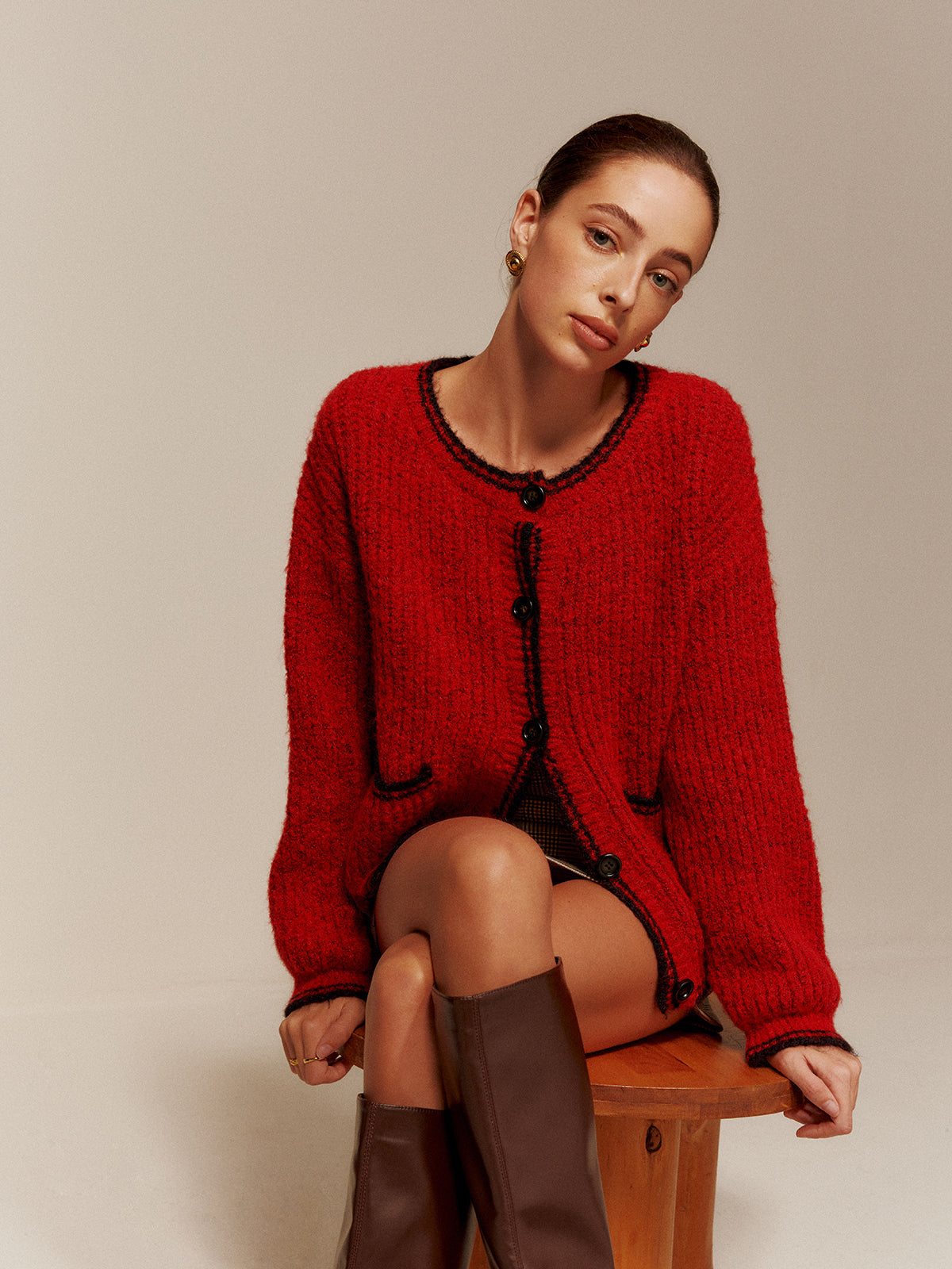 Kontrast Biyeli Cepli Düğmeli Hırka