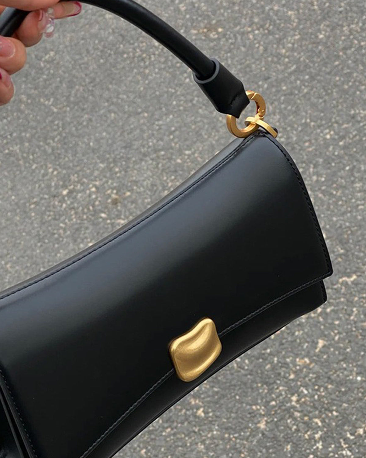 Kapaklı Baguette Koltuk Altı Çantası