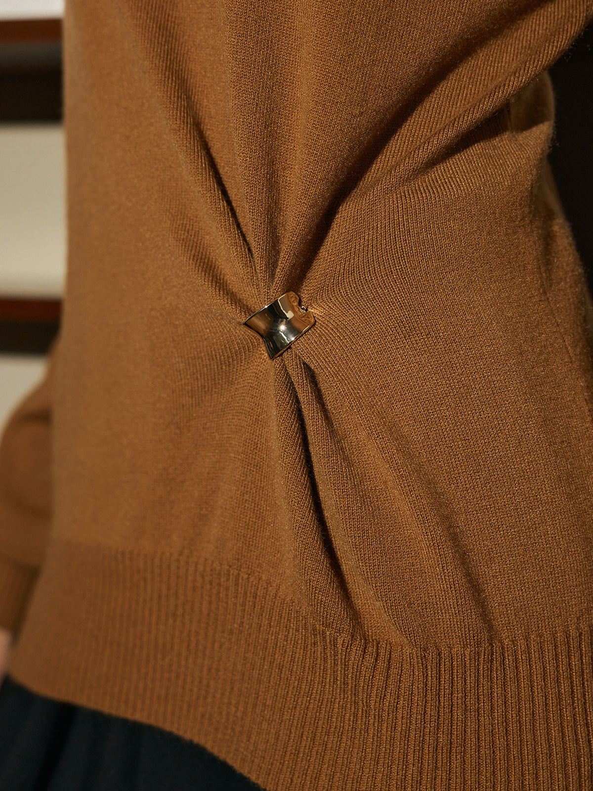 Yün Karışımlı Metal Düğüm Detaylı Kazak