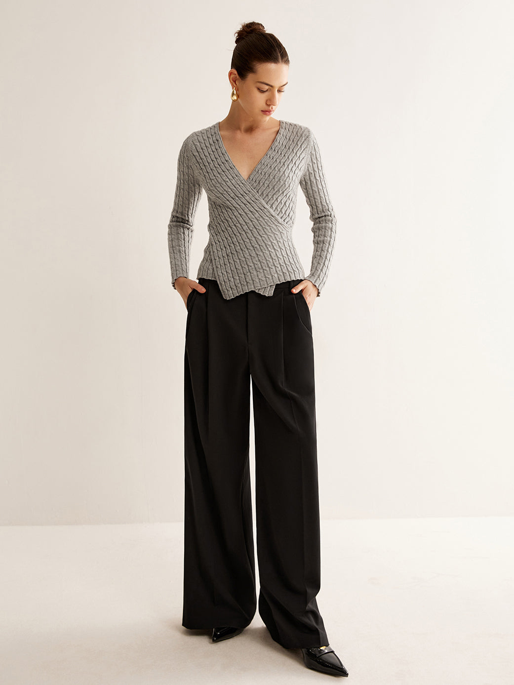 V Yaka Çapraz Detaylı Triko Üst