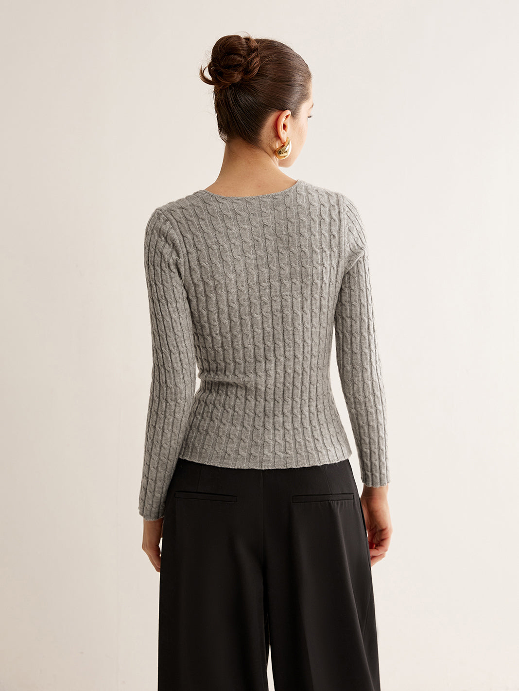 V Yaka Çapraz Detaylı Triko Üst