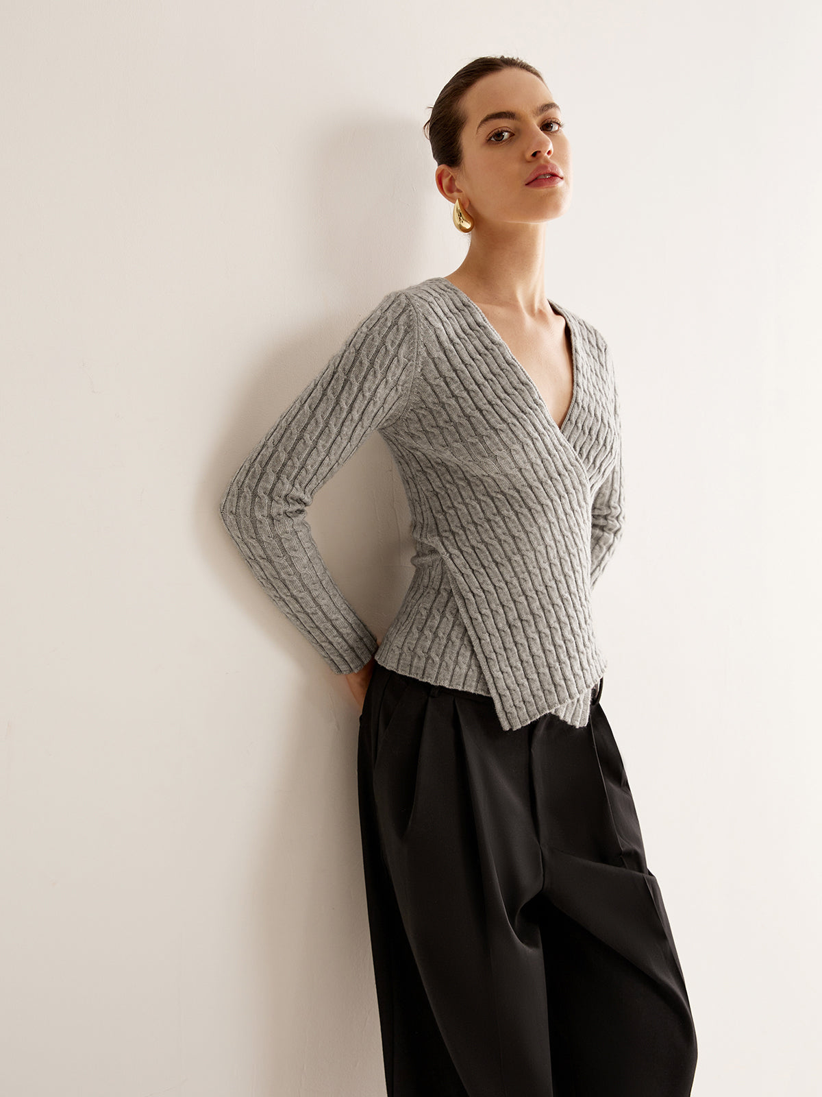 V Yaka Çapraz Detaylı Triko Üst