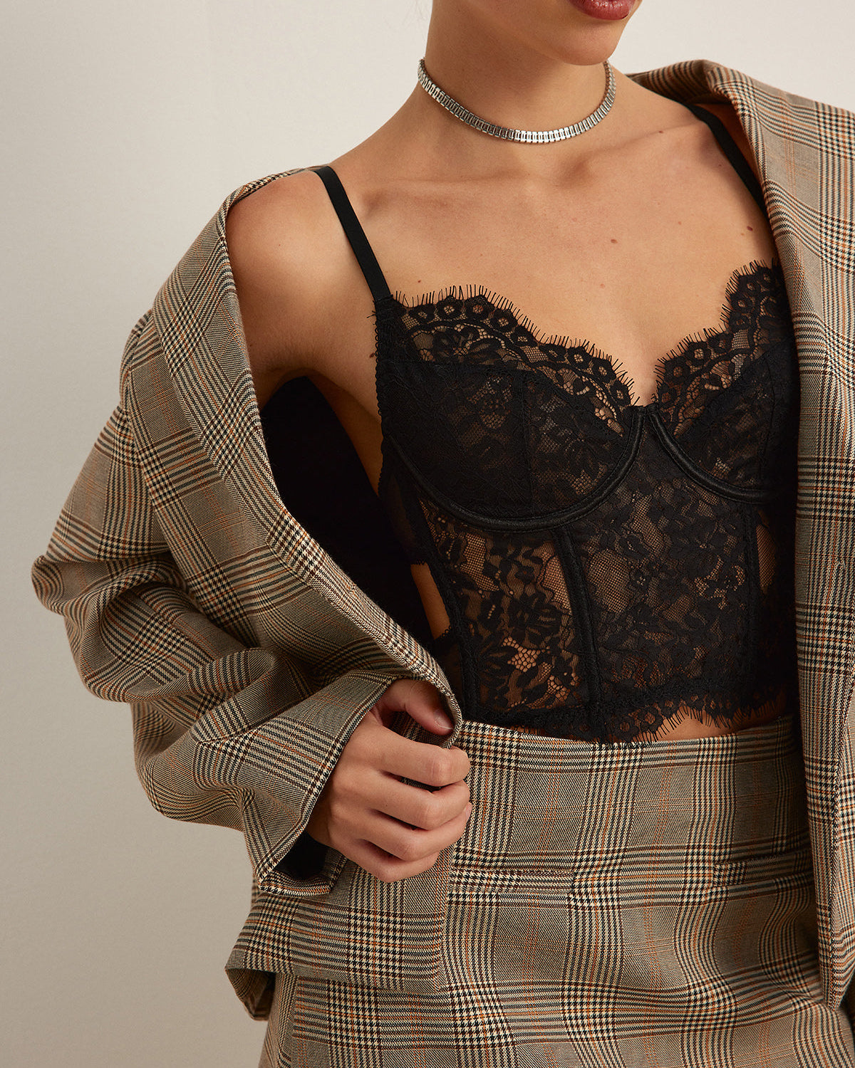 Dantel Detaylı Şeffaf Kısa Korsaj