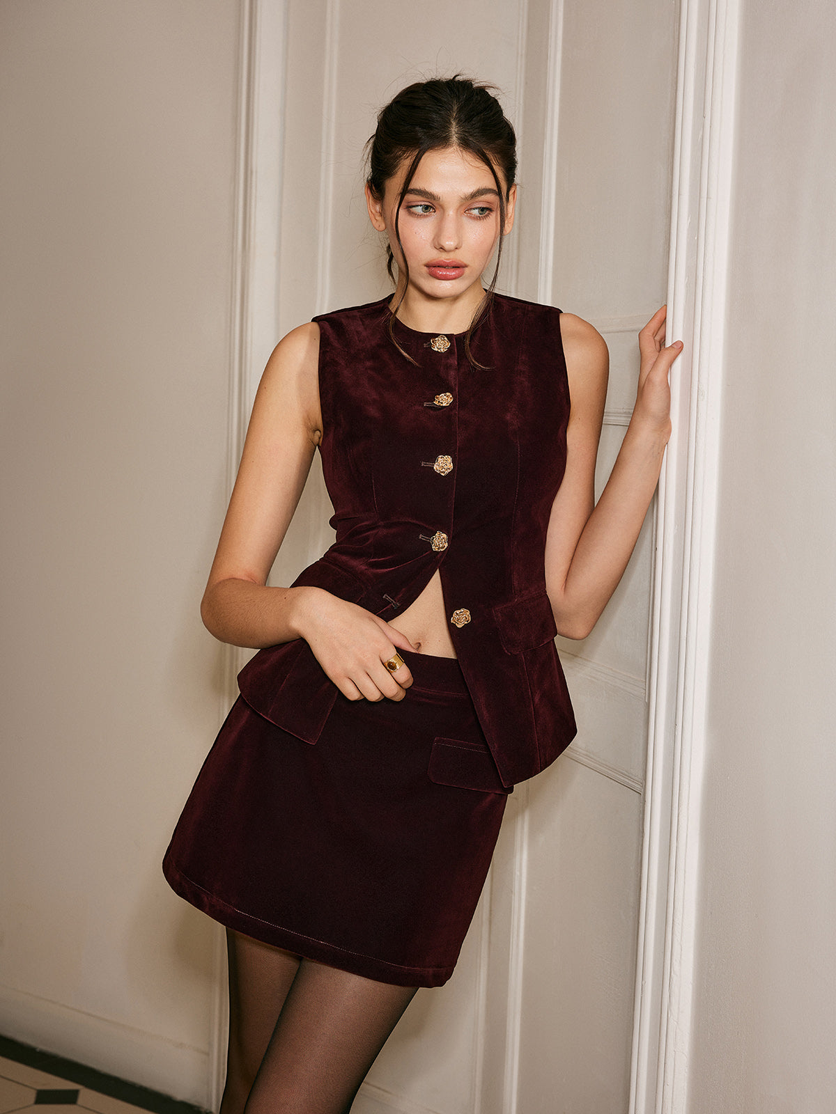 Metal Düğmeli Kadife Kuşaklı Yelek