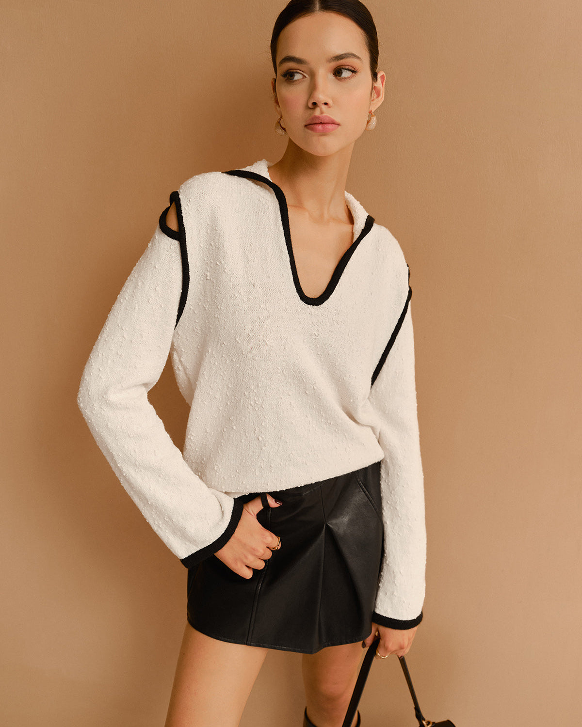 Kontrast Biyeli Kesik Detaylı Yaka Triko