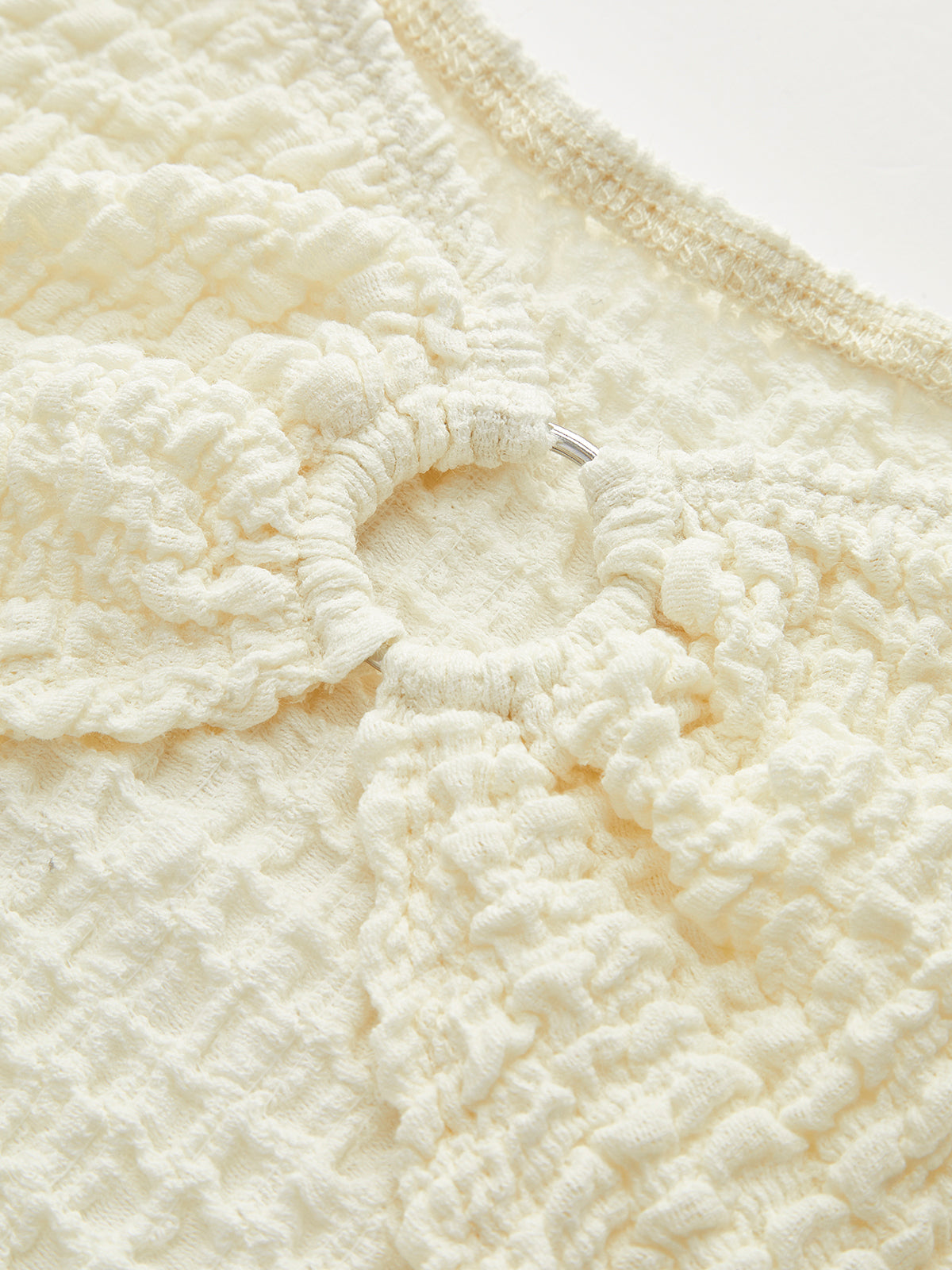 Metal Halkalı Cutout Pliseli Bluz