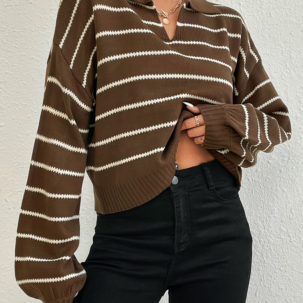 Kontrast Çizgili Yaka Kısa Kazak