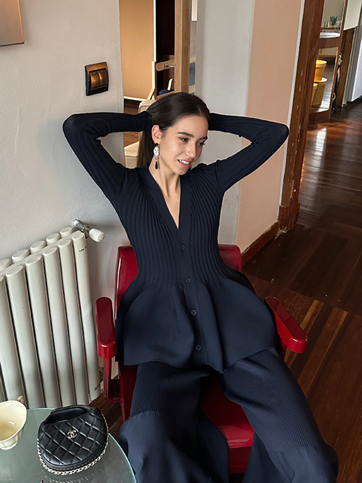 V Yaka Fırfır Detaylı Düğmeli Hırka