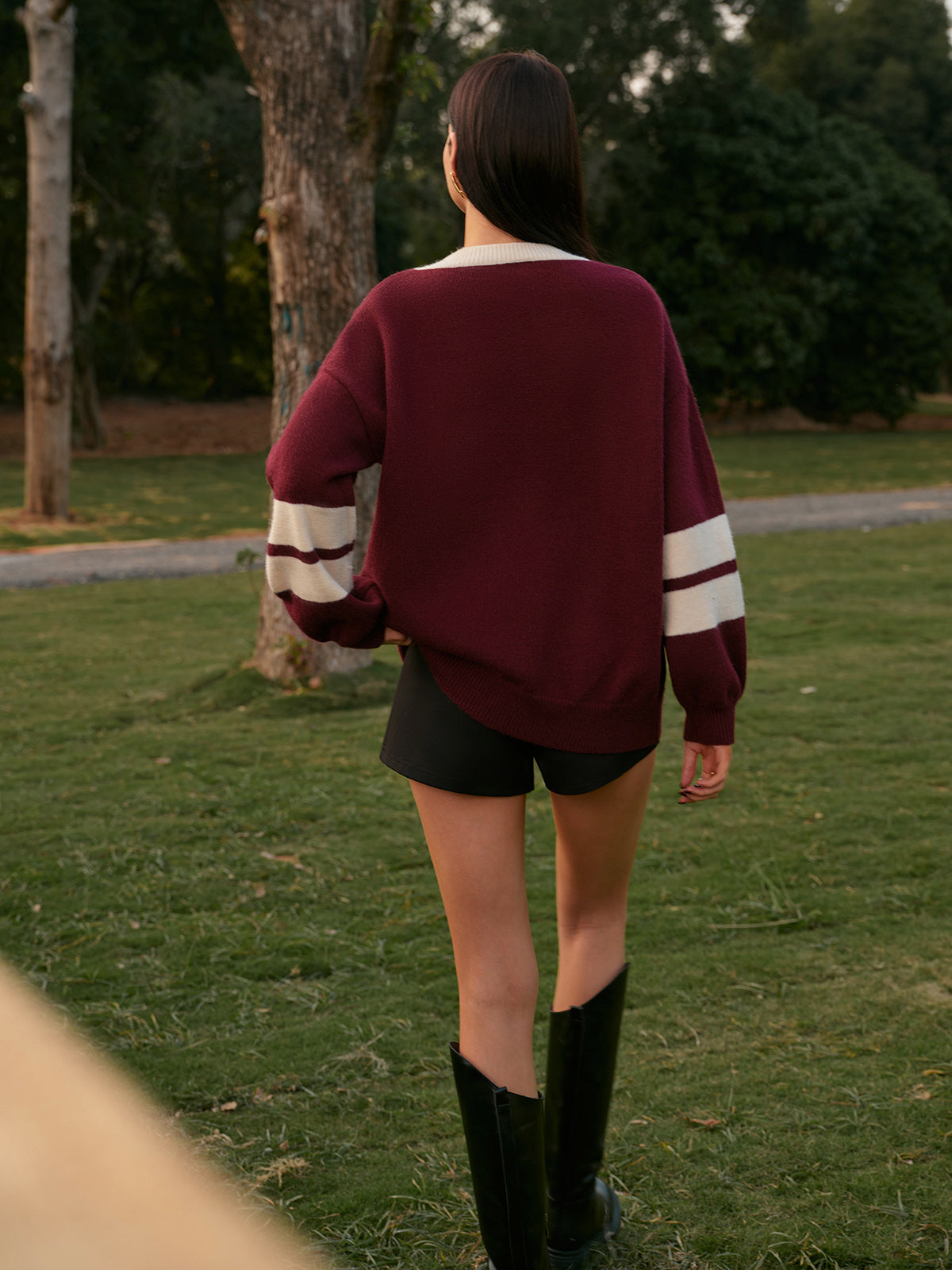 V Yaka Kontrast Biye Detaylı Triko Kazak