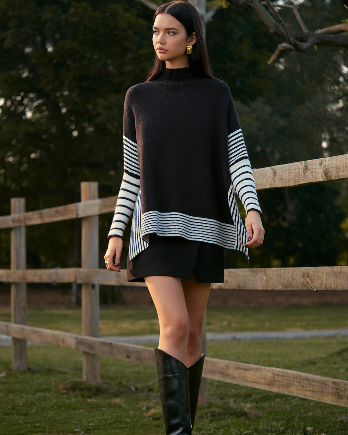 Çift Renkli Çizgili Yırtmaç Detaylı Triko Kazak