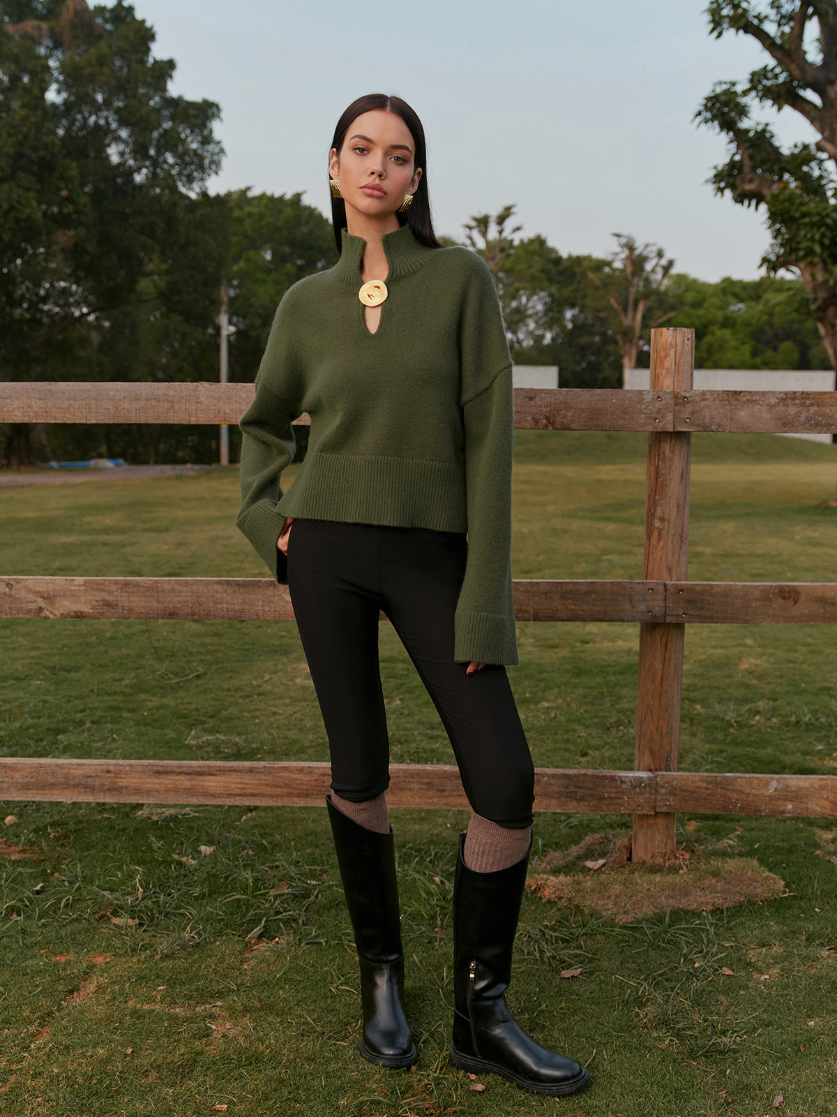 Yarım Balıkçı Yaka Metal Detaylı Kısa Triko Kazak