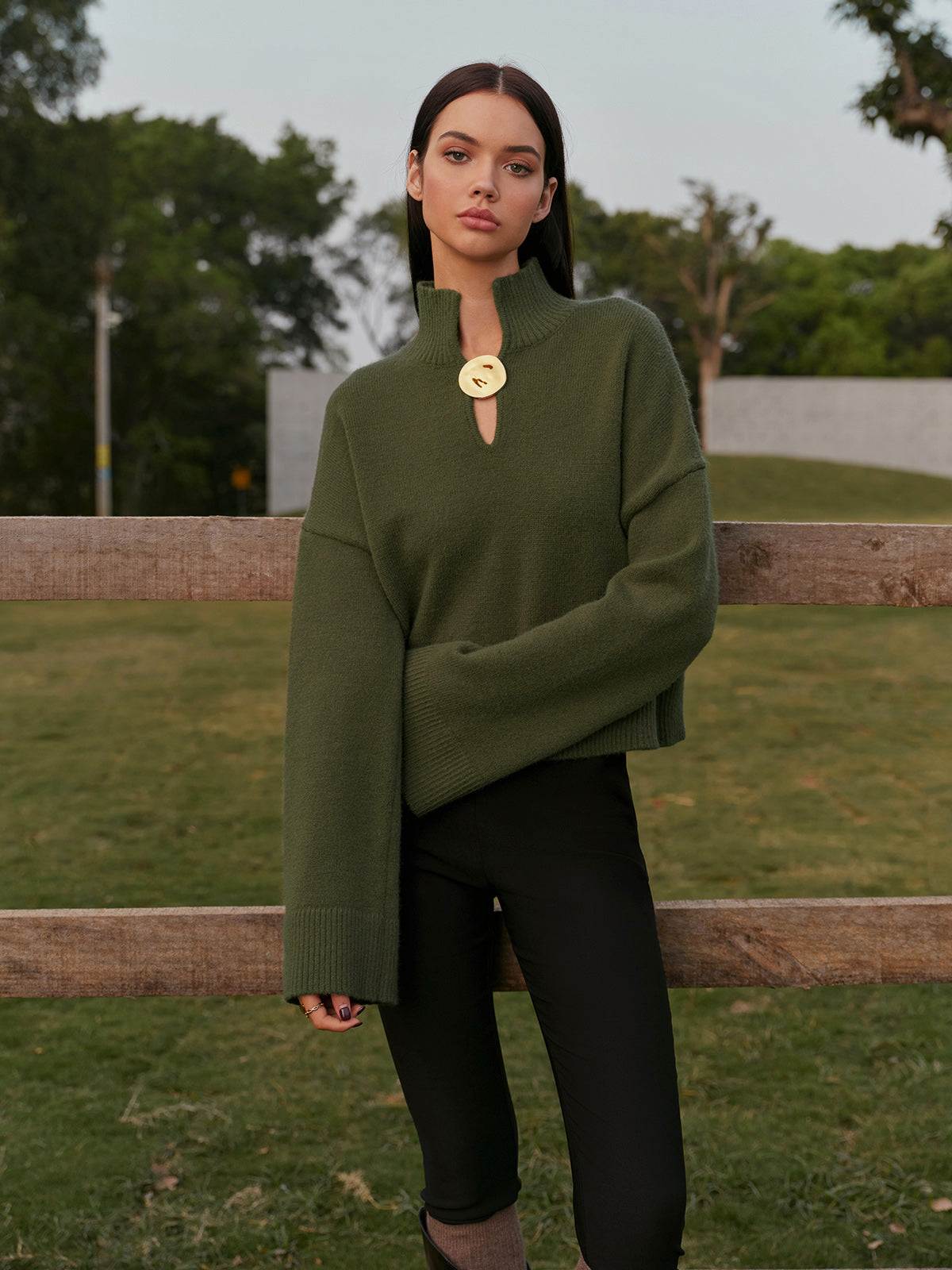 Yarım Balıkçı Yaka Metal Detaylı Kısa Triko Kazak