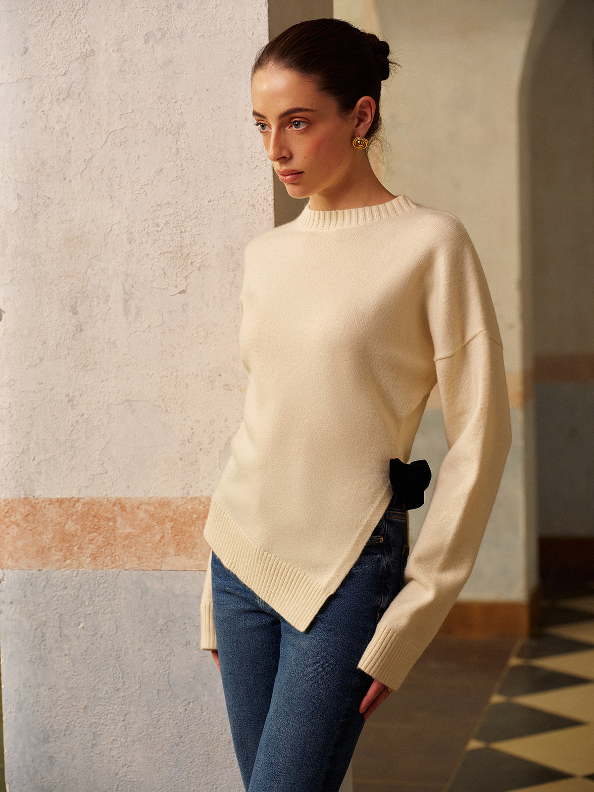 Fiyonk Detaylı Yüksek Esnek Yırtmaçlı Triko Kazak