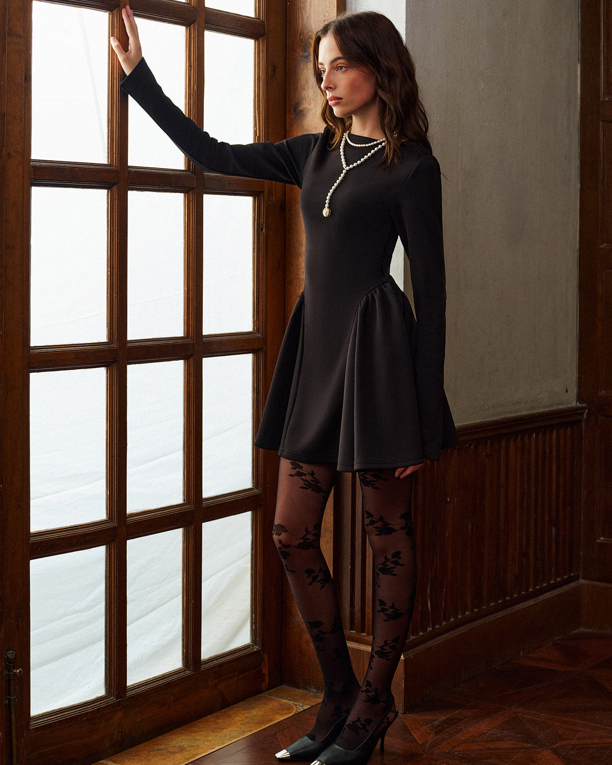 Düz Uzun Kollu Pileli Kısa Elbise