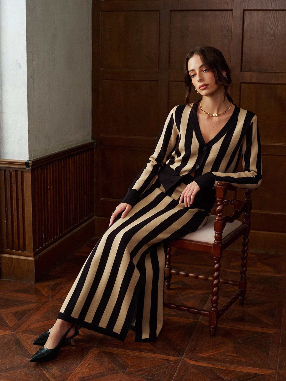 Çift Renkli Çizgili V Yaka Düğmeli Triko Etek Takımı