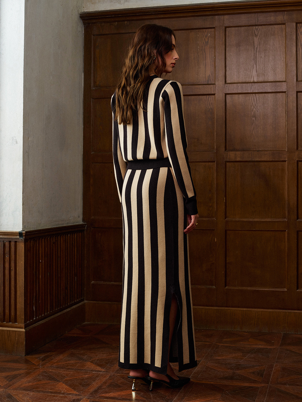 Çift Renkli Çizgili V Yaka Düğmeli Triko Etek Takımı