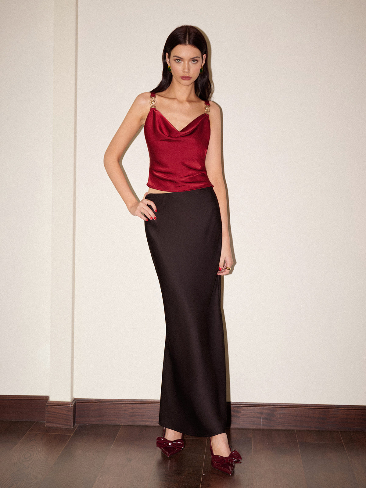 Drapeli Yaka Metal Detaylı Saten Atlet Bluz