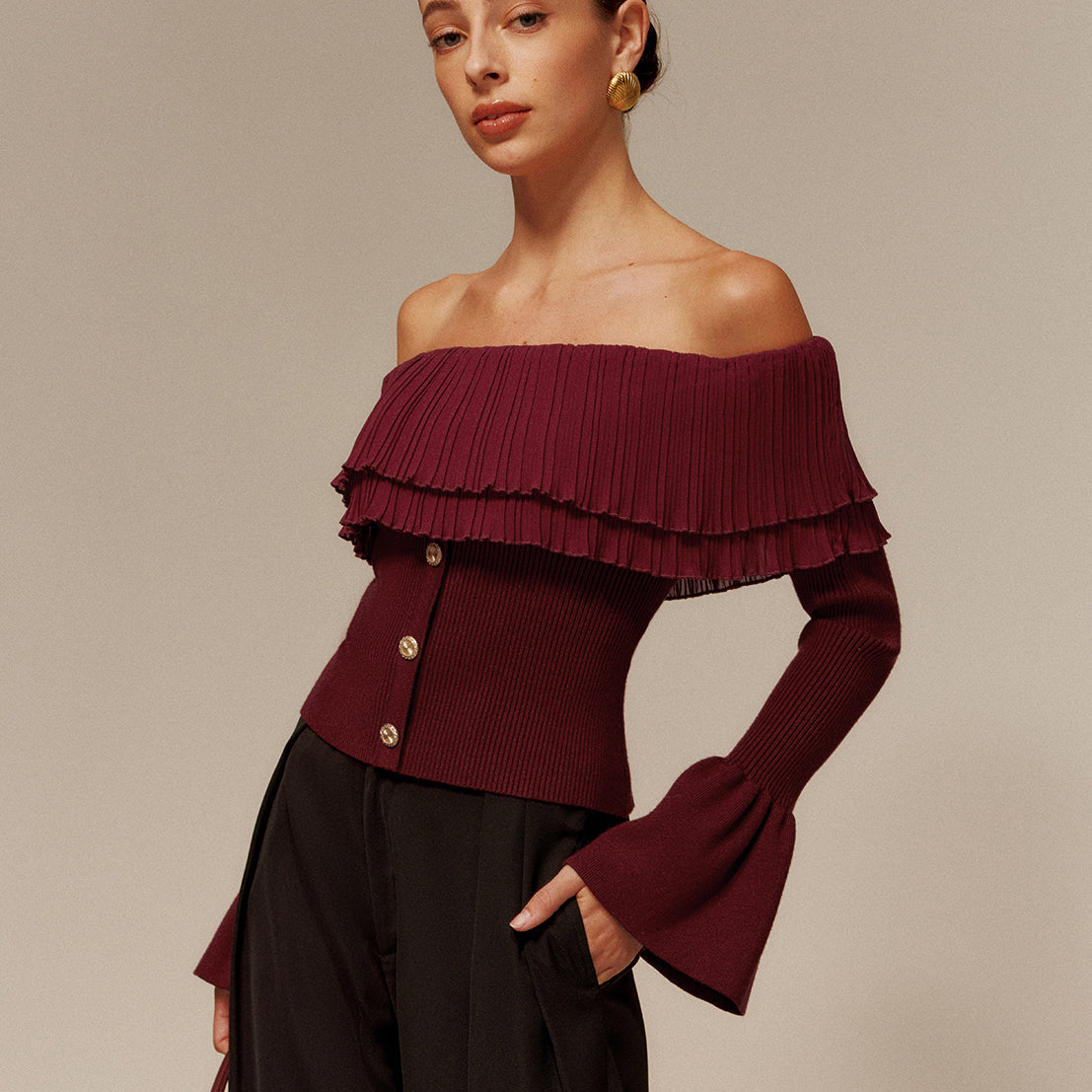 Omuz Açık Pileli Fırfırlı Dar Kazak