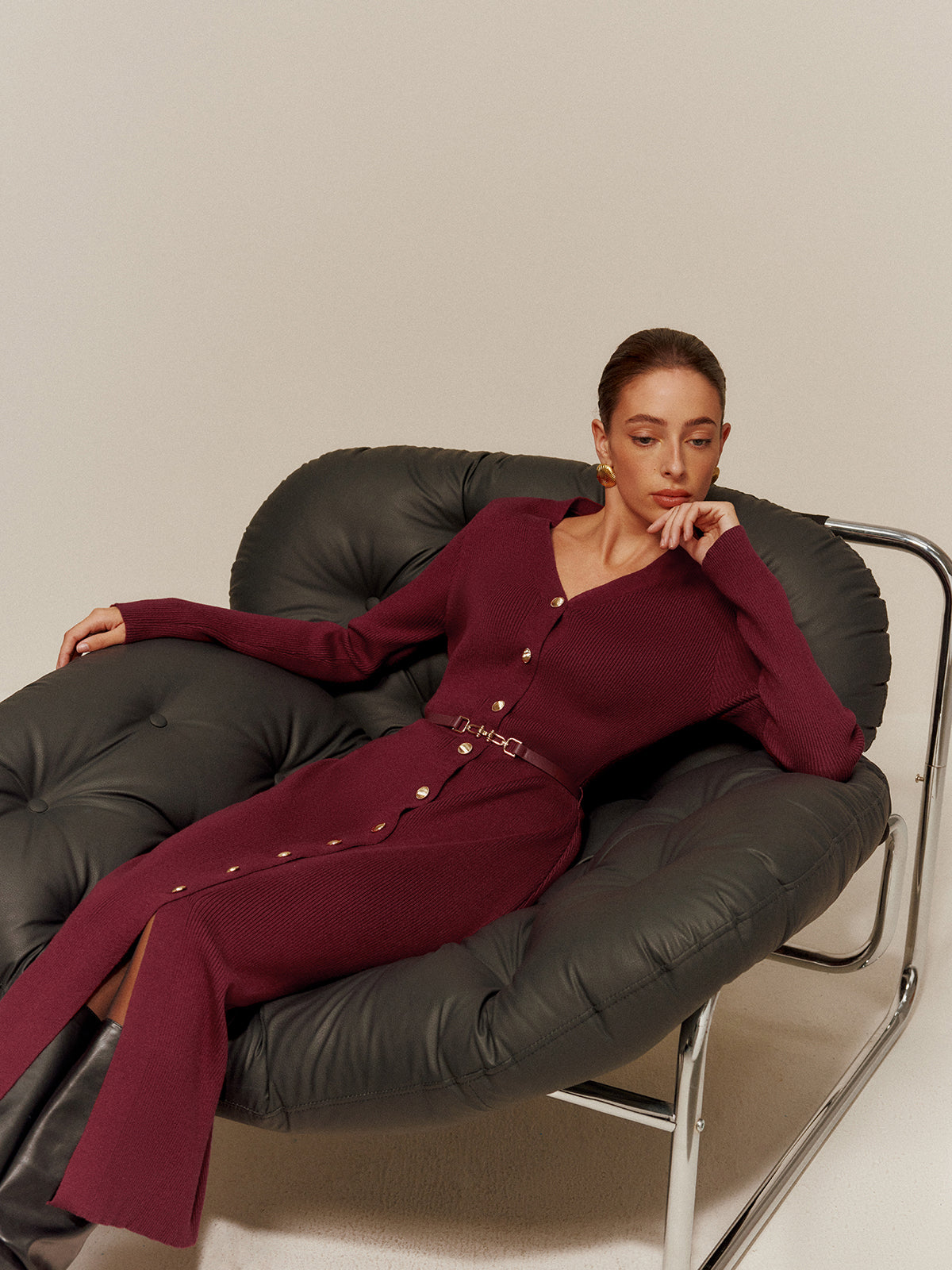 V Yaka Düğmeli Kuşaklı Triko Uzun Elbise