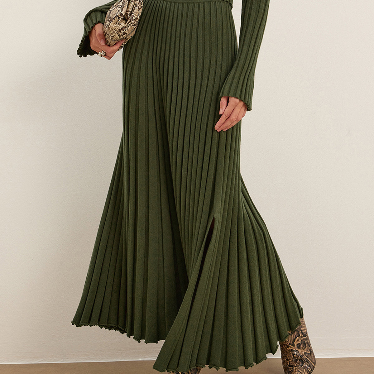 Dalgalı Kenarlı Pileli Triko Etek Seti