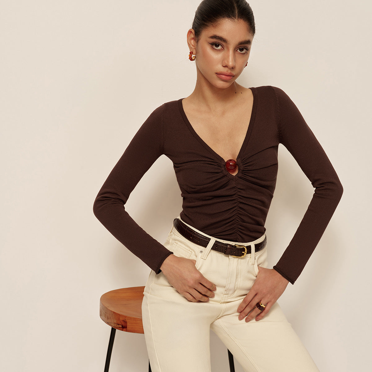 V Yaka Dekolteli Pileli Dar Kesim Triko Bluz