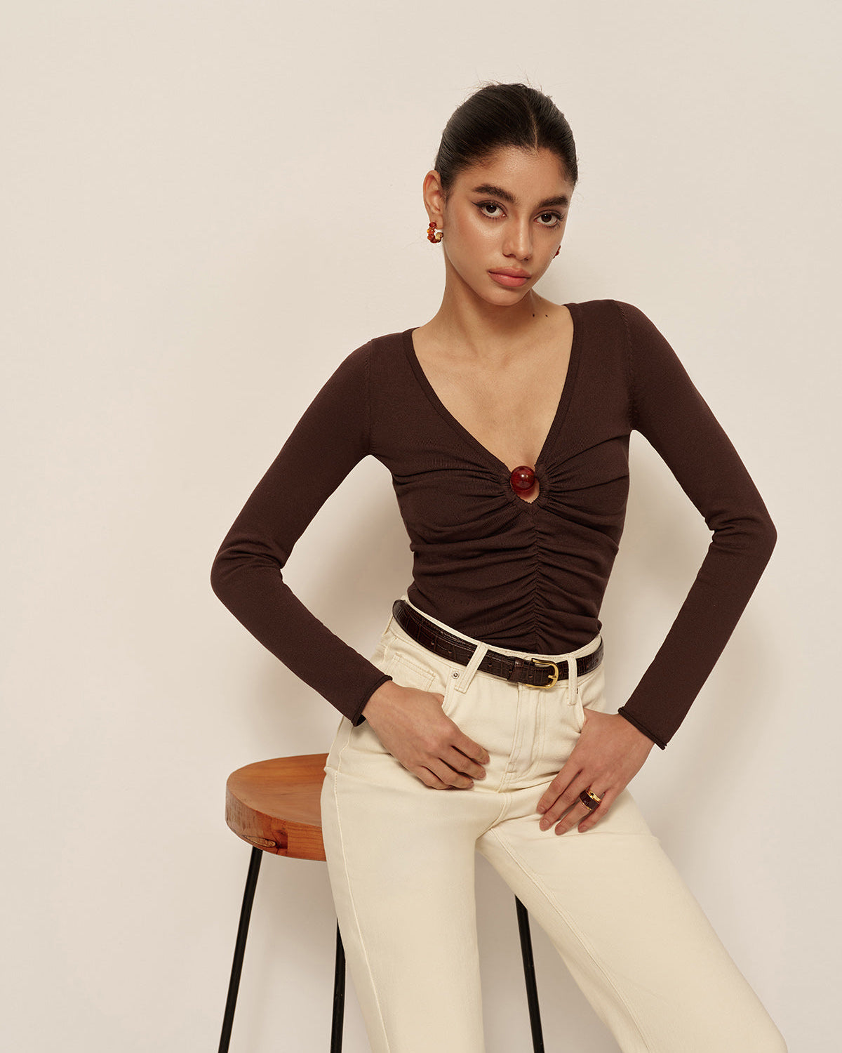 V Yaka Dekolteli Pileli Dar Kesim Triko Bluz