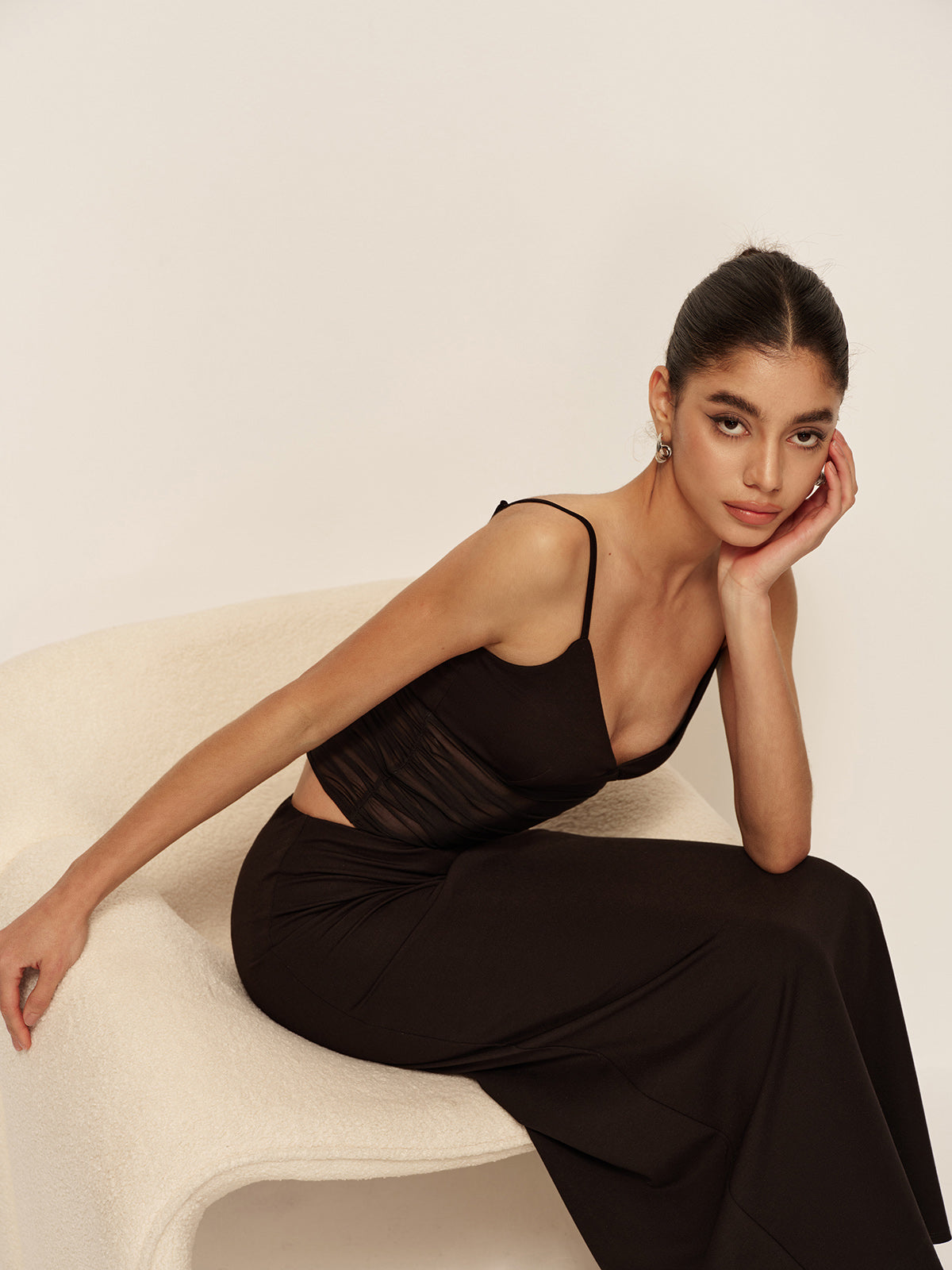 Yarı Şeffaf Derin V Yaka Asimetrik Büzgülü Elbise