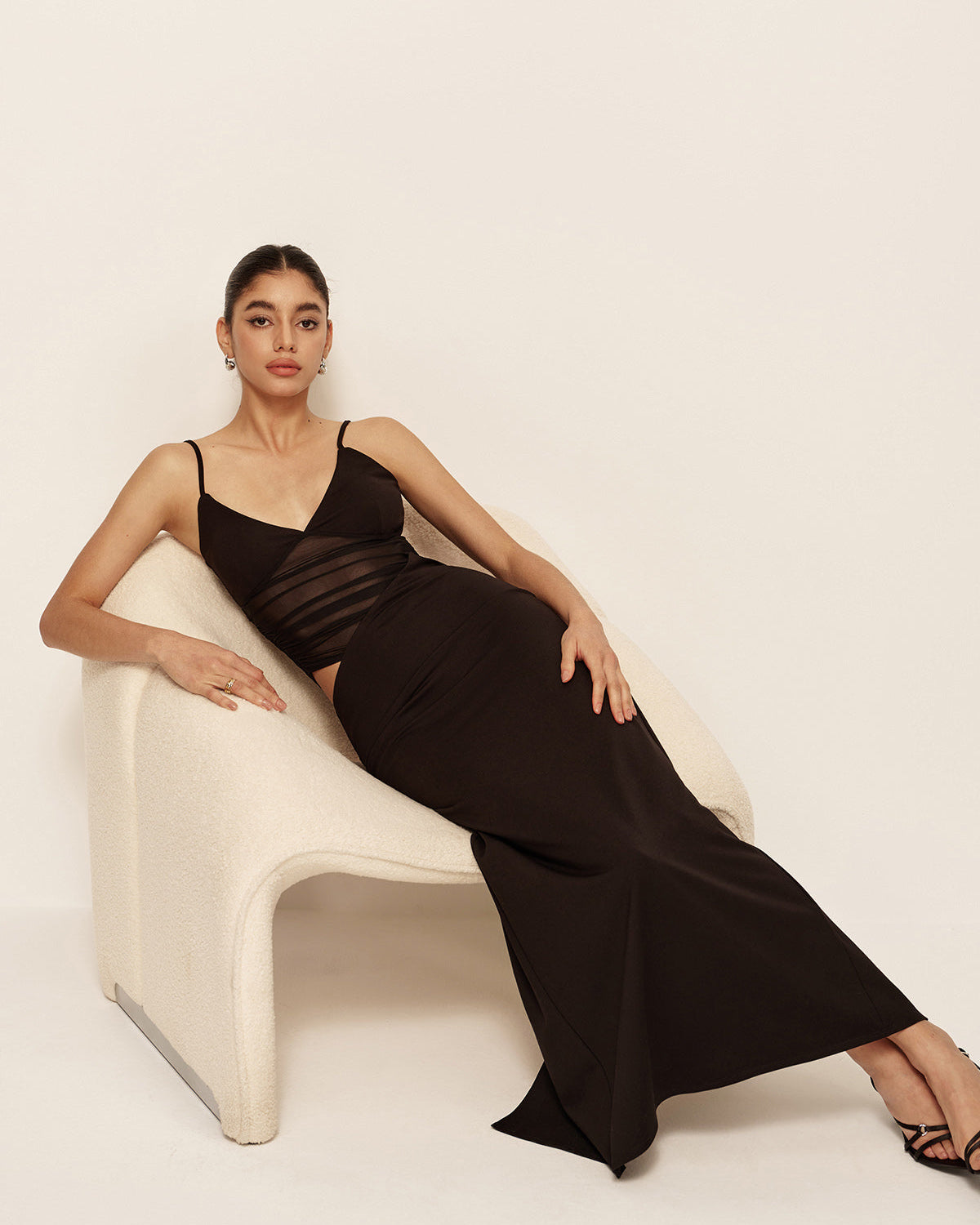 Yarı Şeffaf Derin V Yaka Asimetrik Büzgülü Elbise