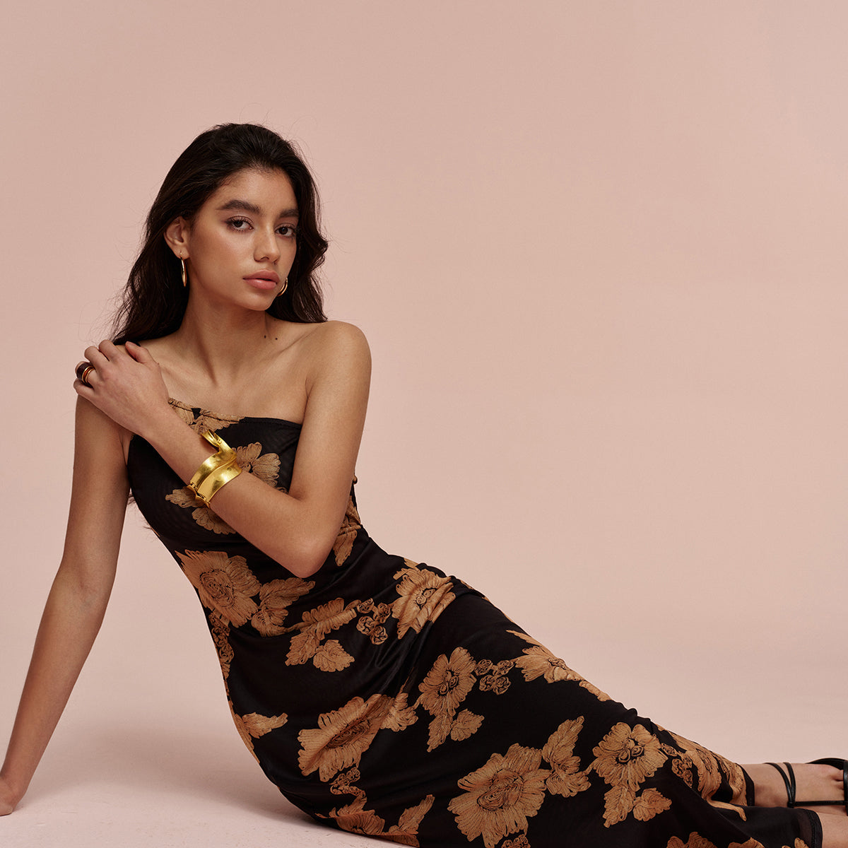 Asimetrik Omuz Dekolteli Desenli Elbise