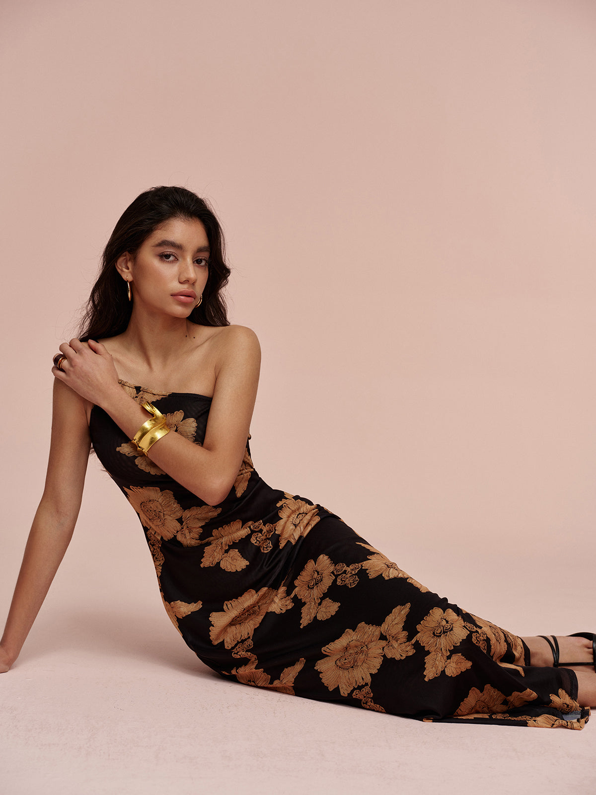 Asimetrik Omuz Dekolteli Desenli Elbise